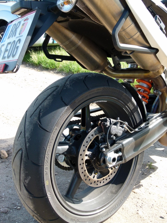 Fahrbericht KTM 990 Supermoto T black ABS: Suchtfaktor – die gehört verschlossen …!