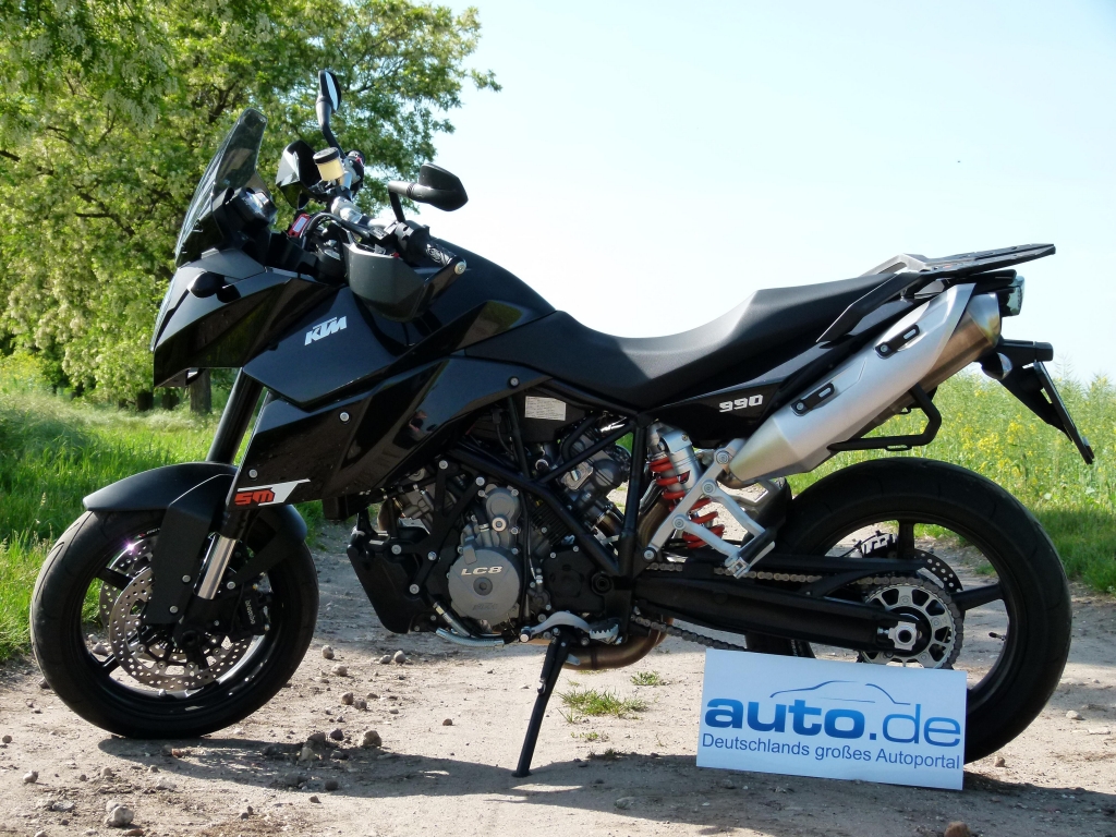 Fahrbericht KTM 990 Supermoto T black ABS: Suchtfaktor – die gehört verschlossen …!