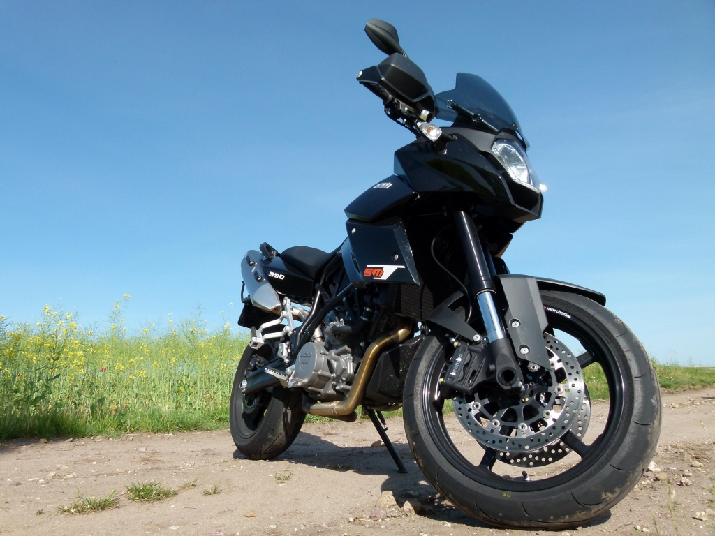 Fahrbericht KTM 990 Supermoto T black ABS: Suchtfaktor – die gehört verschlossen …!