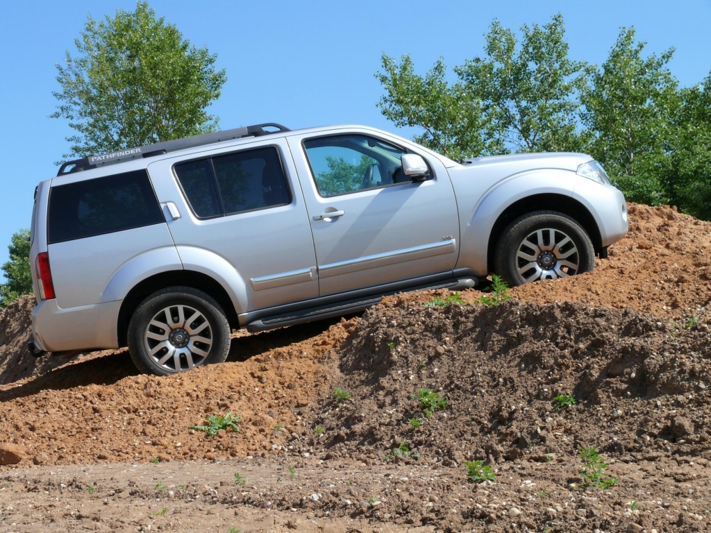 Fahrbericht Nissan Pathfinder LE 3,0 V6 dCI - Einer fürs Grobe