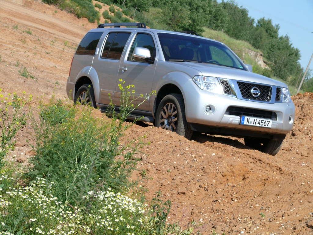 Fahrbericht Nissan Pathfinder LE 3,0 V6 dCI - Einer fürs Grobe
