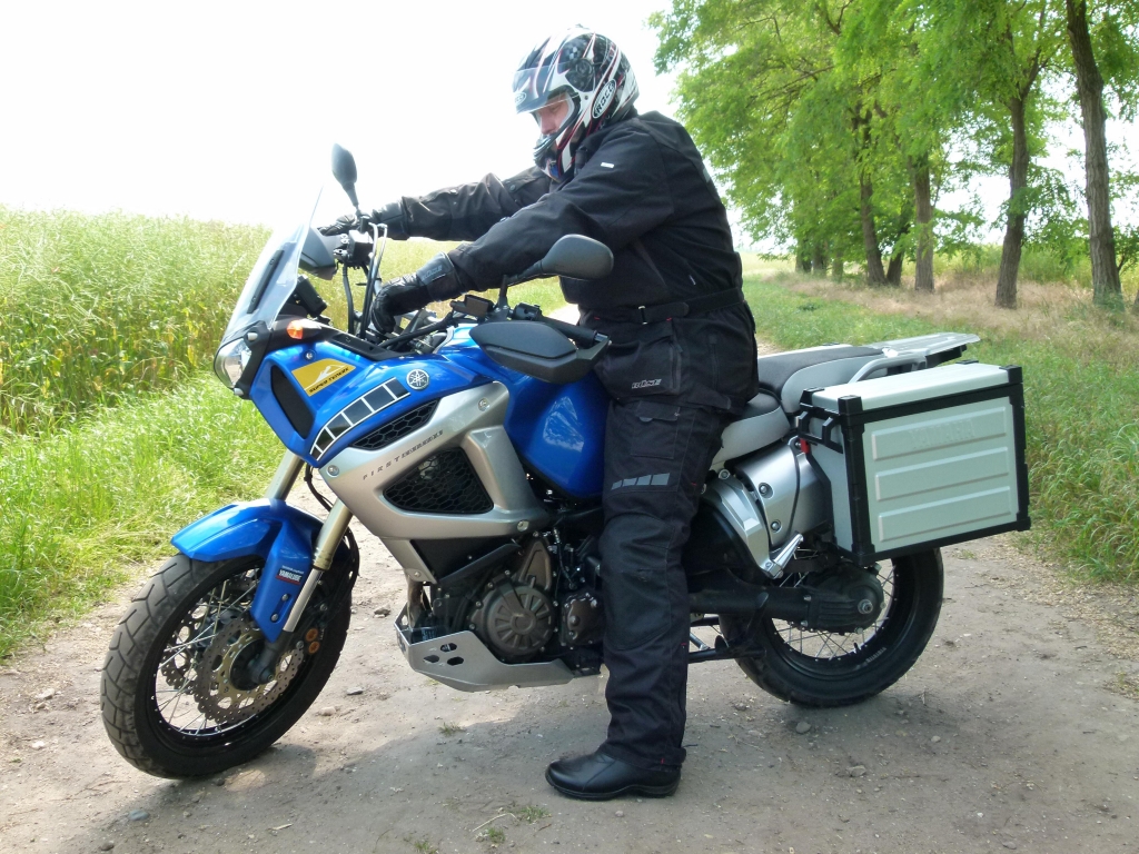 Fahrbericht Yamaha XT1200Z Super Ténéré ABS: Tausendsassa mit Charakter | Unsere Testreihe wurde begleitet vom Motorradaustatter Buese. 