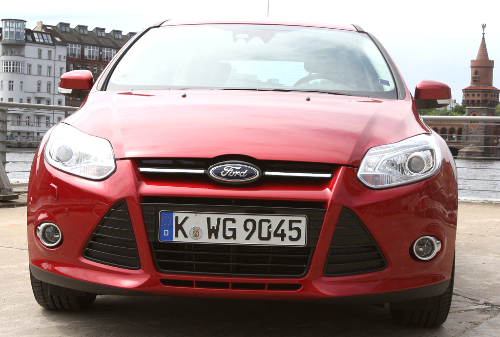 Ford Focus Turnier: Blick auf die Frontpartie des kompakten Kombis. 