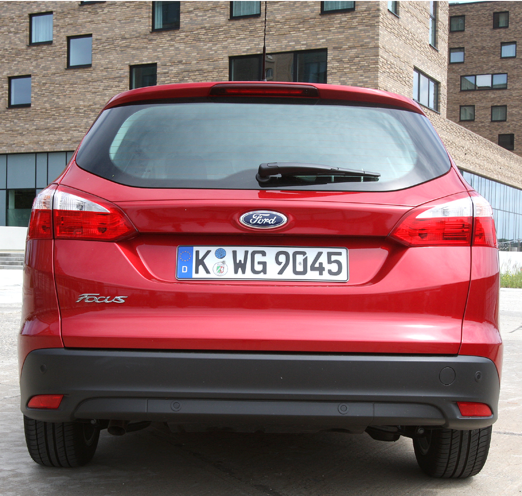 Ford Focus Turnier: Blick auf die Heckpartie des kompakten Kombis. 