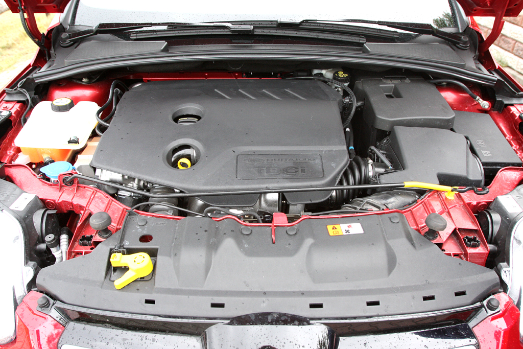 Ford Focus Turnier: Blick unter die Motorhaube, hier eines der vier Turbodiesel. 
