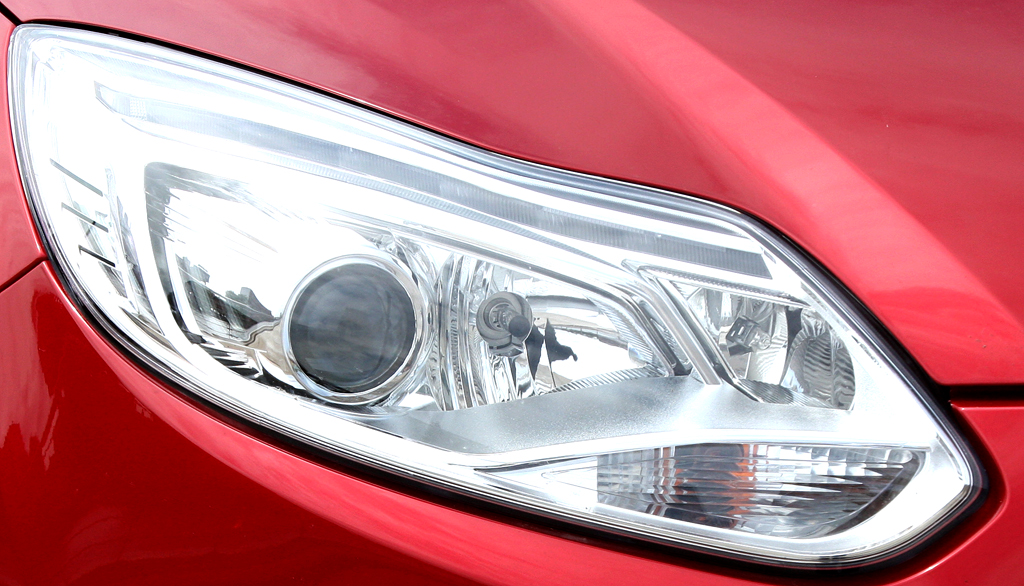 Ford Focus Turnier: Moderne Leuchteinheit vorn. 