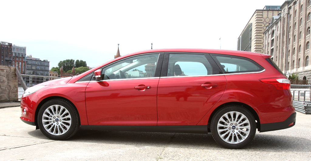 Ford Focus Turnier: So sieht der Kompaktkombi von der Seite aus. 