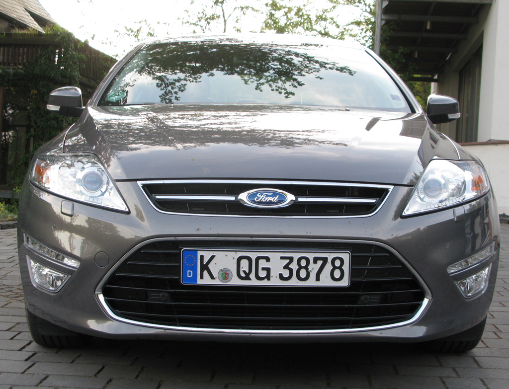 Ford Mondeo Diesel: Blick auf die Frontpartie des Mittelklasse-Wagens. 