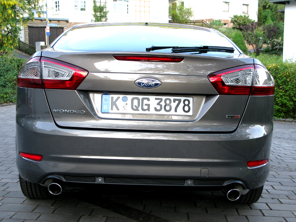 Ford Mondeo Diesel: Die Heckpartie macht einen ziemlich wuchtigen Eindruck. 