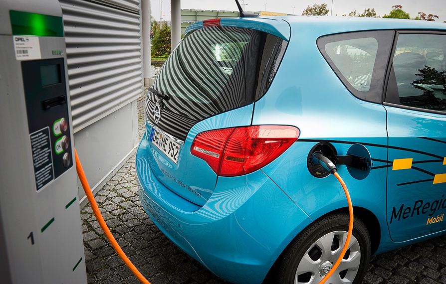 Forschungsfahrzeug Opel Meriva Me Regio.