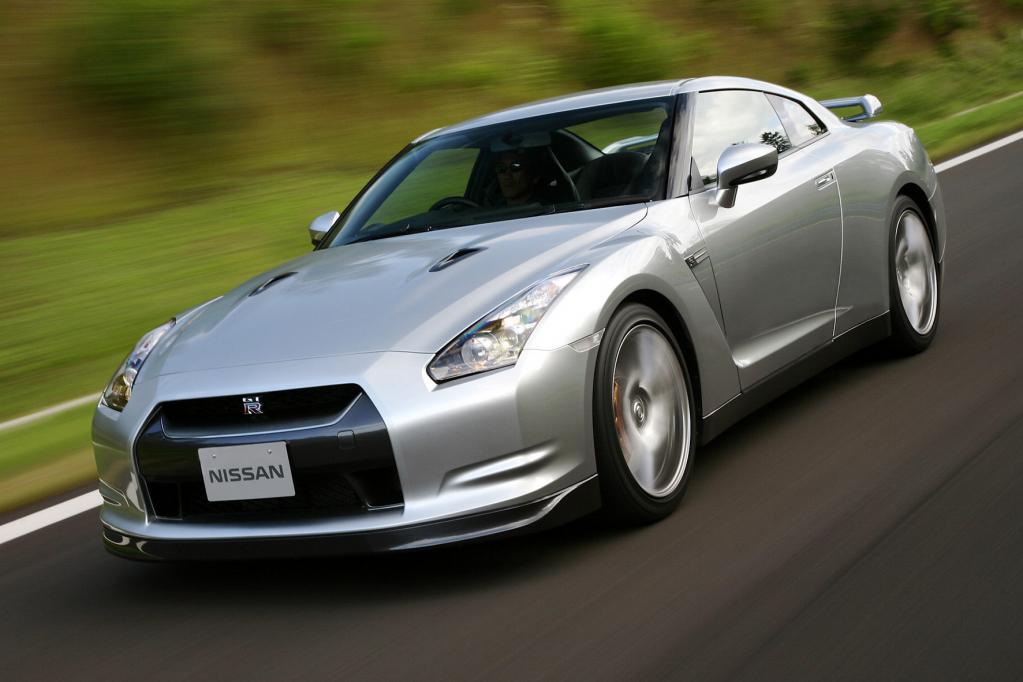 Gestatten, GT-R: Nissans Supersportler ist angetreten, um europäischen Sportwagen wie Porsche und Co den Kampf anzusagen. 