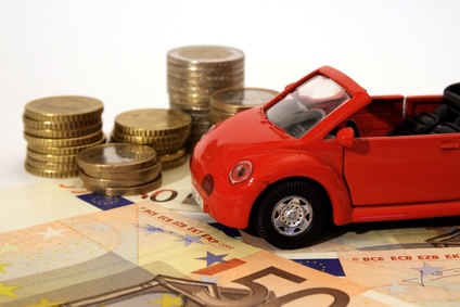 Handy im Auto: Über 1 000 Euro Strafe drohen