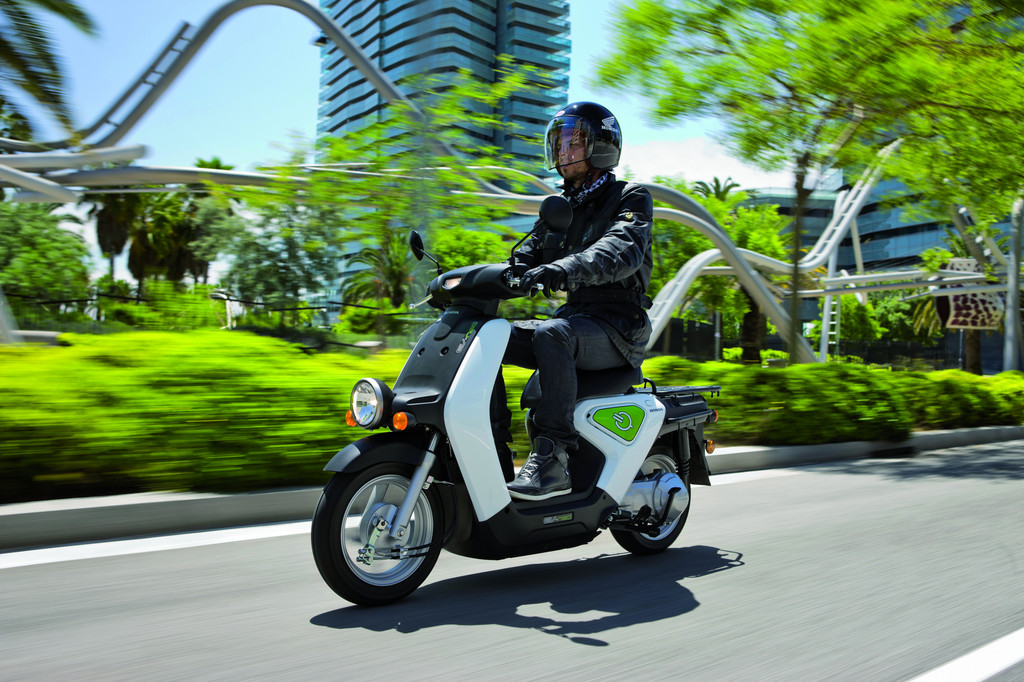 Honda testet den Elektroroller EV-neo in Barcelona