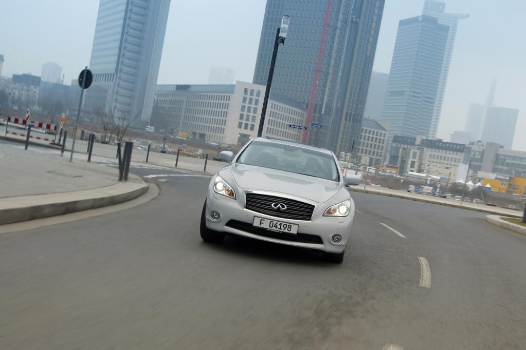 Infiniti M35h: Japanisches Doppelherz