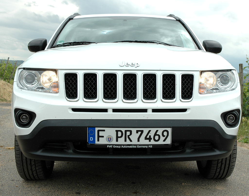 Jeep Compass: Blick auf die Frontpartie des Kompakt-SUV. 