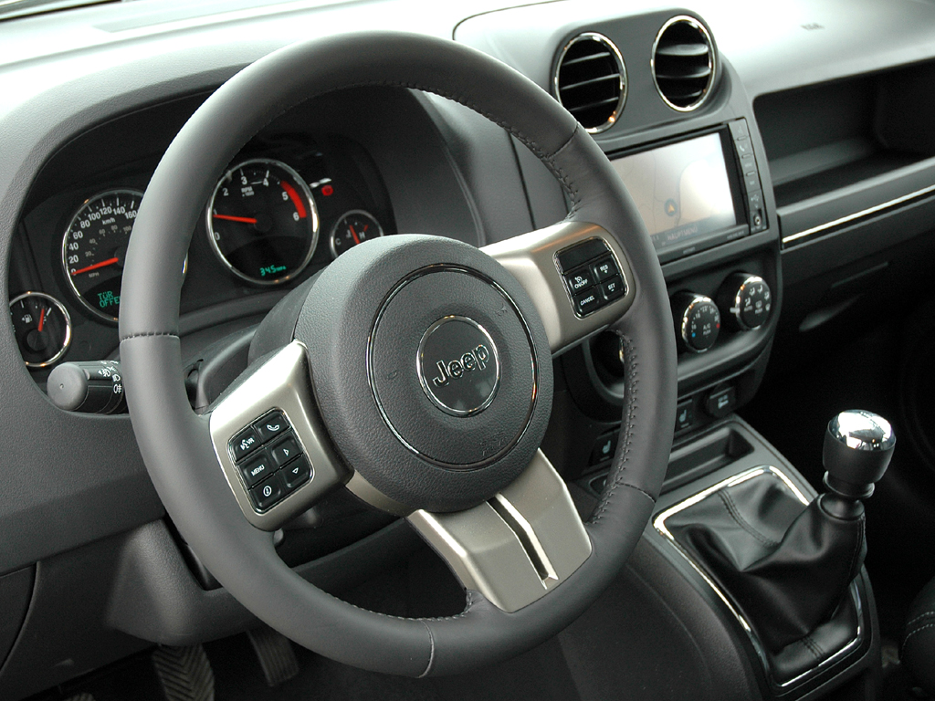 Jeep Compass: Blick ins Cockpit. 