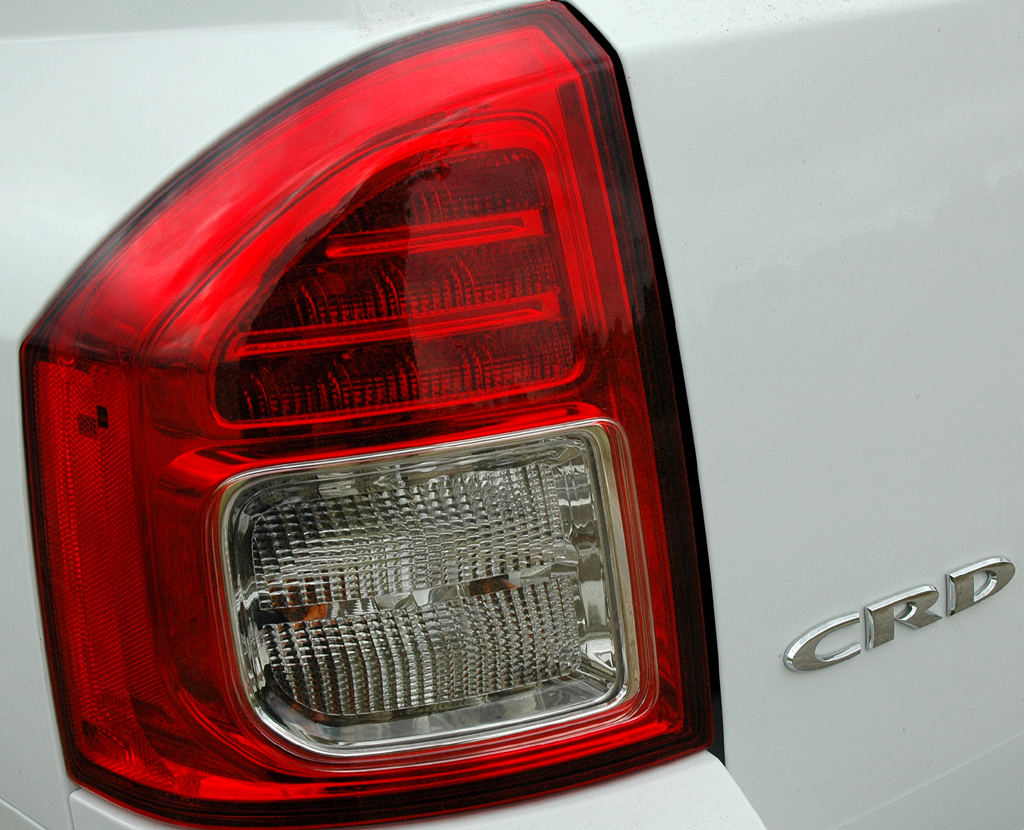 Jeep Compass: Moderne Leuchteinheit hinten mit Motorisierungsschriftzug. 
