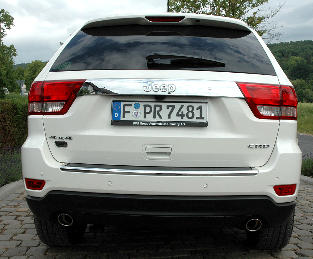 Jeep Grand Cherokee Diesel: Blick auf die Heckpartie des Geländegängers. 