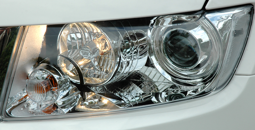 Jeep Grand Cherokee Diesel: Moderne Leuchteinheit vorn. 