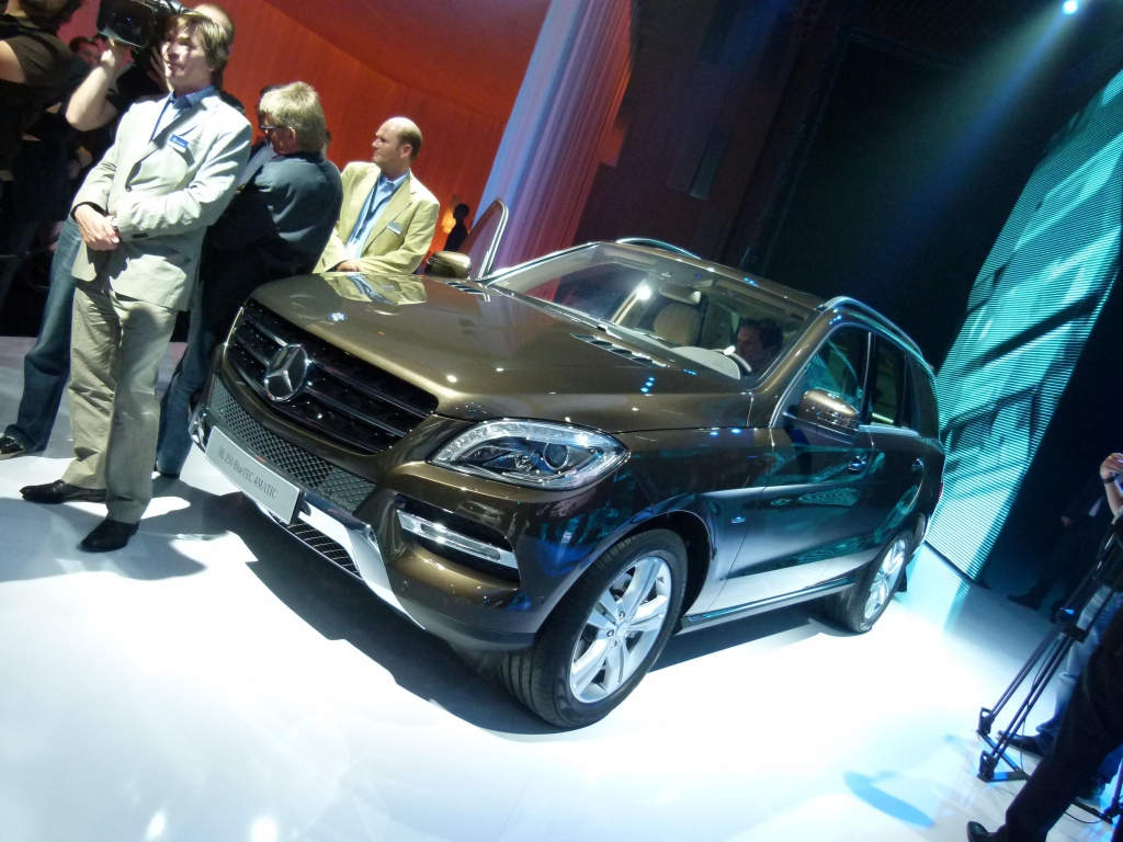Mercedes-Benz M-Klasse: Das Fahrwerk hält mehr aus als der Fahrer ...