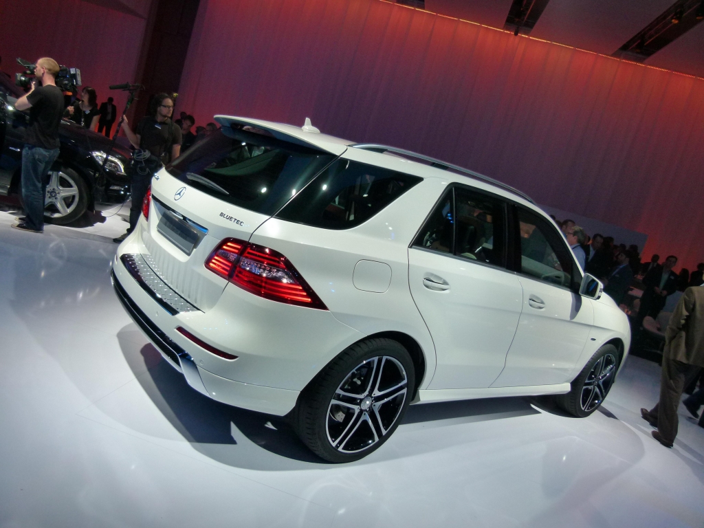 Mercedes-Benz M-Klasse: Das Fahrwerk hält mehr aus als der Fahrer ...