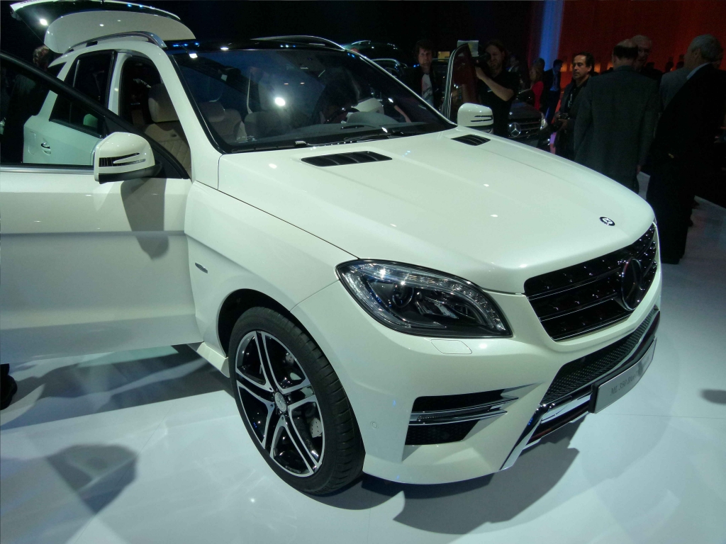 Mercedes-Benz M-Klasse: Das Fahrwerk hält mehr aus als der Fahrer ...
