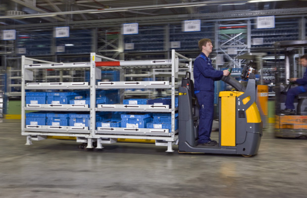 Mercedes-Benz-Werk nimmt automatisiertes Kleinteilelager in Betrieb