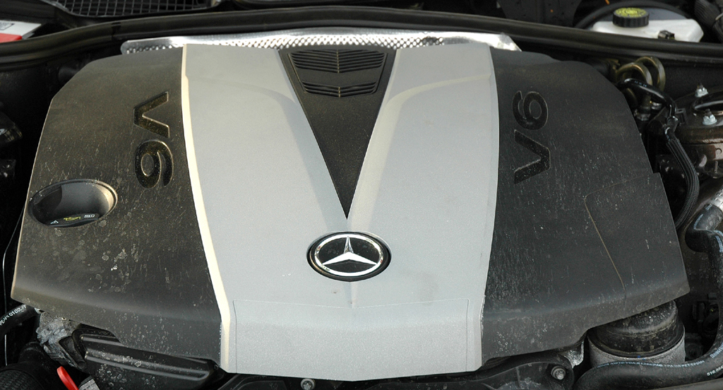 Mercedes S350 Bluetec: Blick unter die Haube des 3,0-Liter-Selbstzünders. 