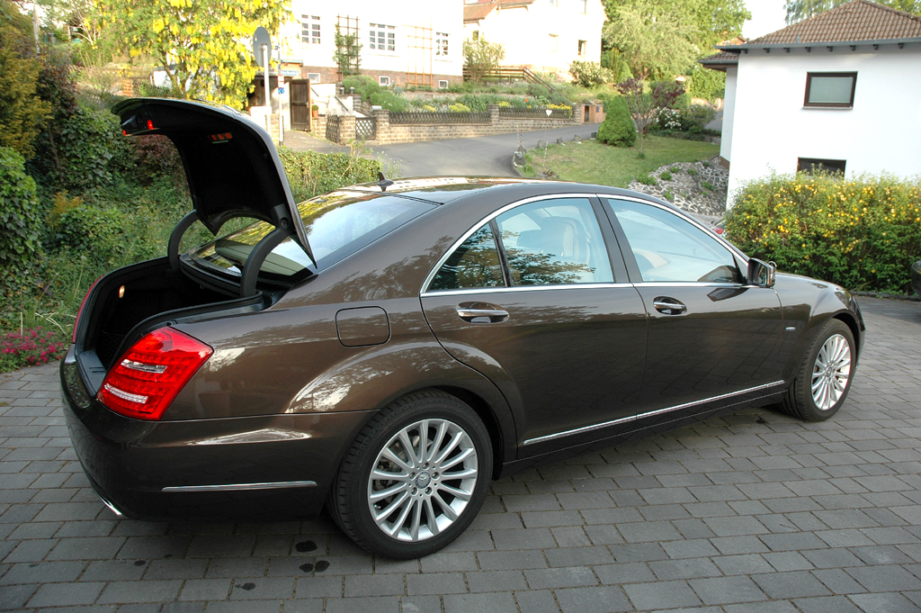 Mercedes S350 Bluetec: Das Gepäckabteil fasst stattliche 560 Liter. 