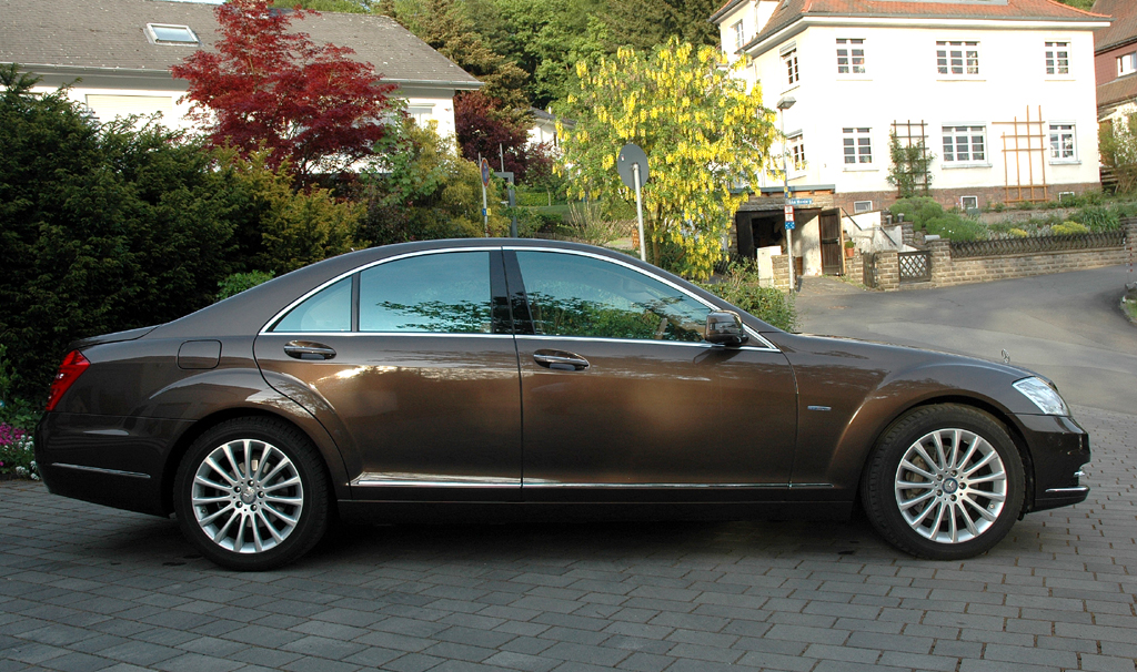 Mercedes S350 Bluetec: Und so sieht die Luxuslimousine von der Seite aus.
