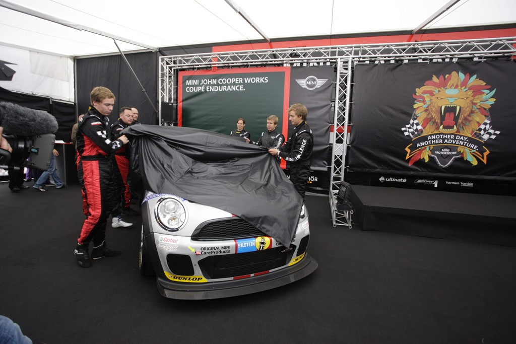 Mini Coupé feiert Weltpremiere auf dem Nürburgring