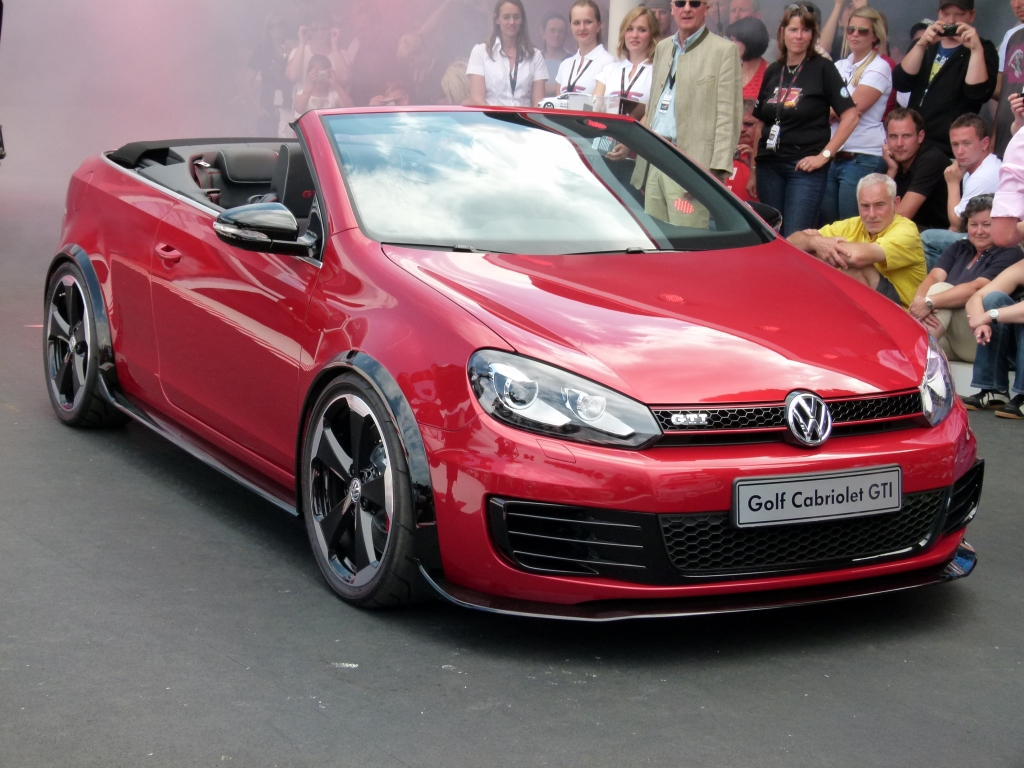 Oben ohne am Wörthersee – VW präsentiert Golf GTI  und R Cabrio