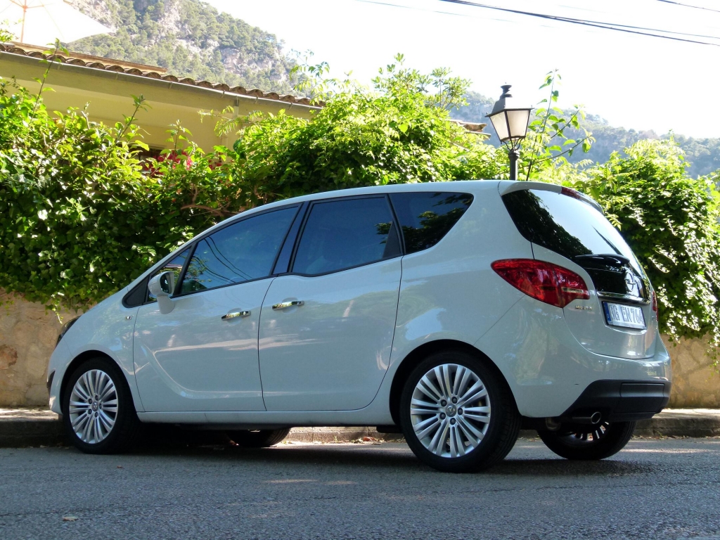 Opel Astra Sports Tourer & Opel Meriva: So kommt die Familie wieder auf Kurs