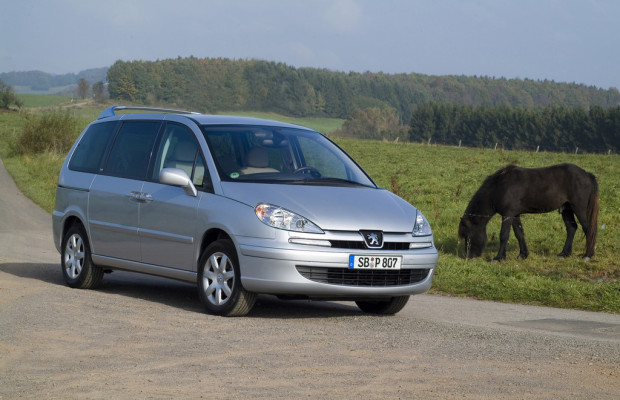Peugeot 807 mit neuen Ausstattungslinien