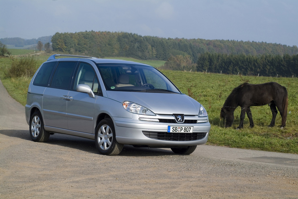 Peugeot 807 mit neuen Ausstattungslinien