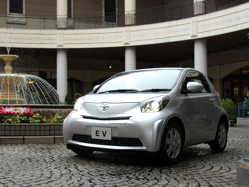 Prototyp des Elektrofahrzeugs auf Basis des Toyota iQ.