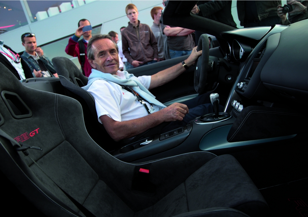 Rennfahrerlegende Jacky Ickx im neue Audi R8 GT Spyder