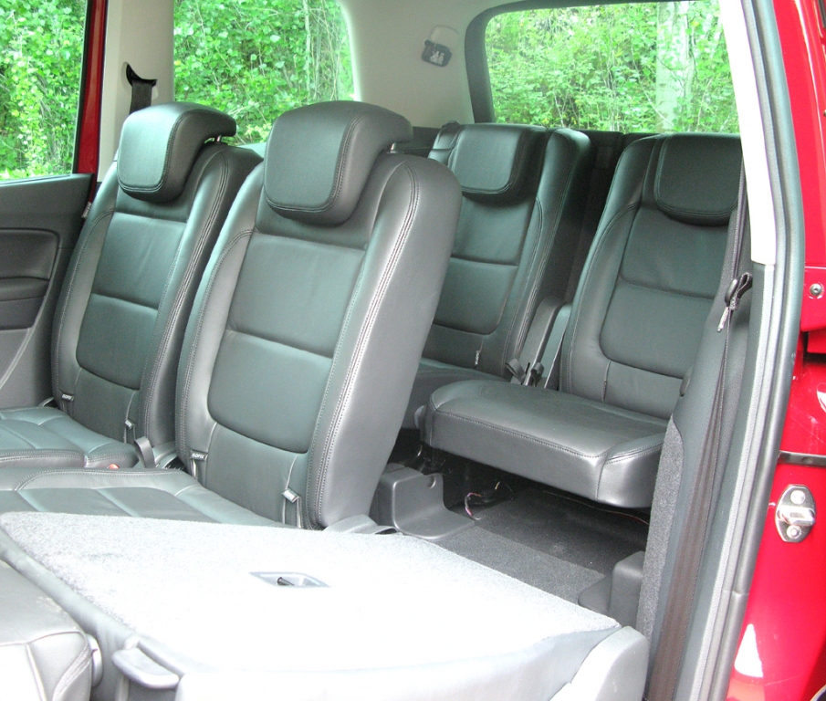 Seat Alhambra: Blick auf die für Kinder geeignete dritte Sitzreihe.