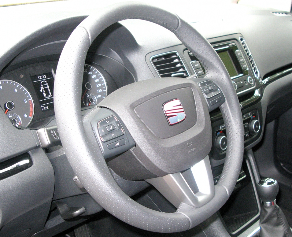 Seat Alhambra: Blick ins Cockpit.