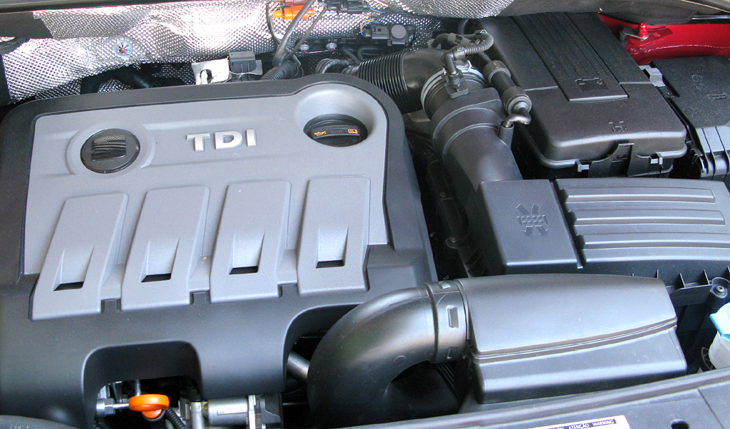 Seat Alhambra: Blick unter die Motorhaube des 2,0-Liter-Turbodiesels mit 140 PS.