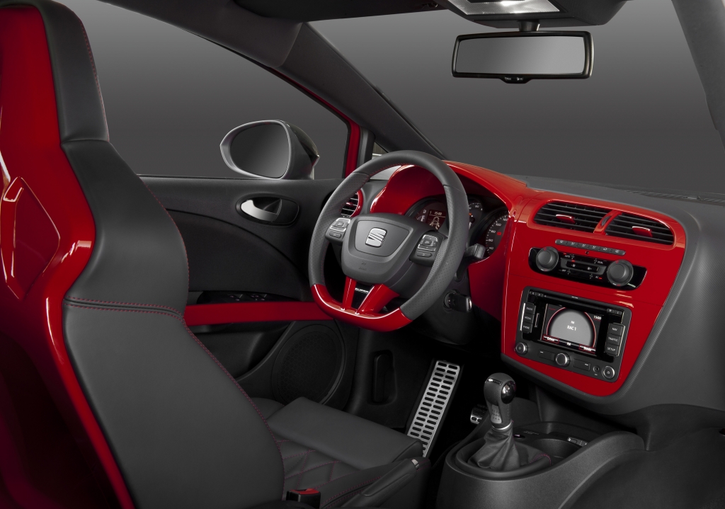 Seat präsentiert PS-starke Boliden beim GTI-Treffen 2011