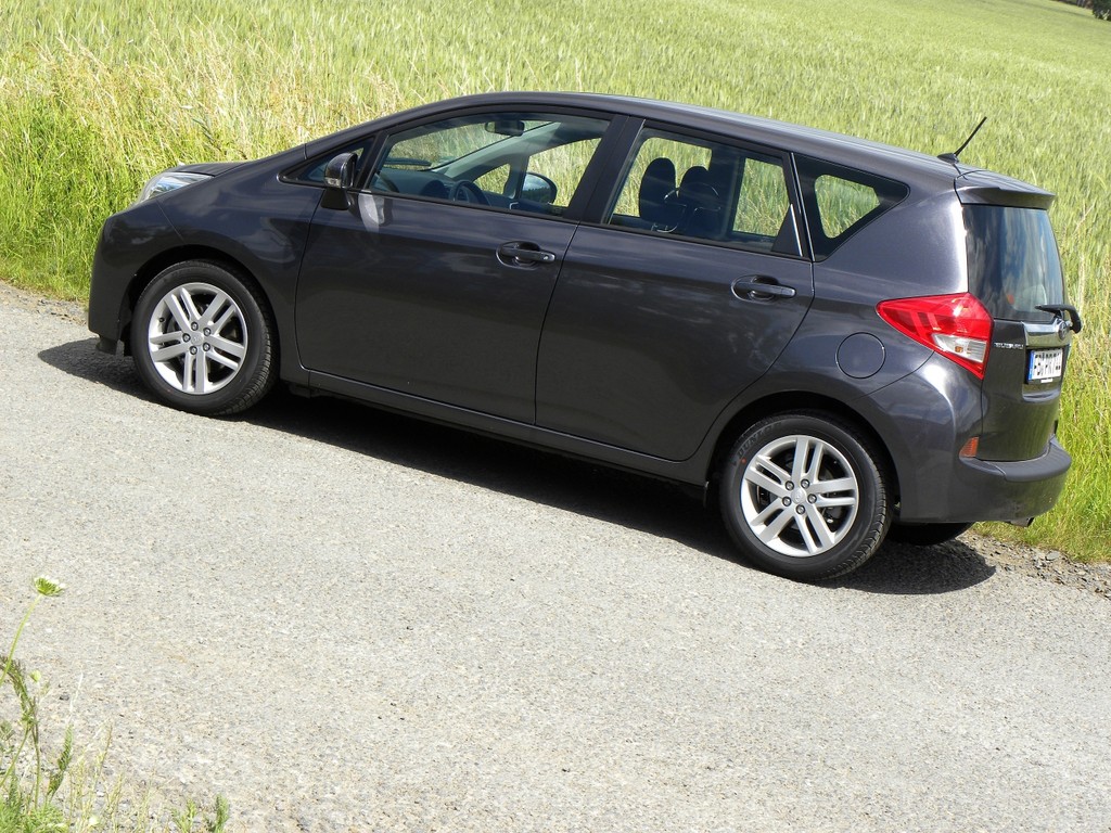 Subaru Trezia.