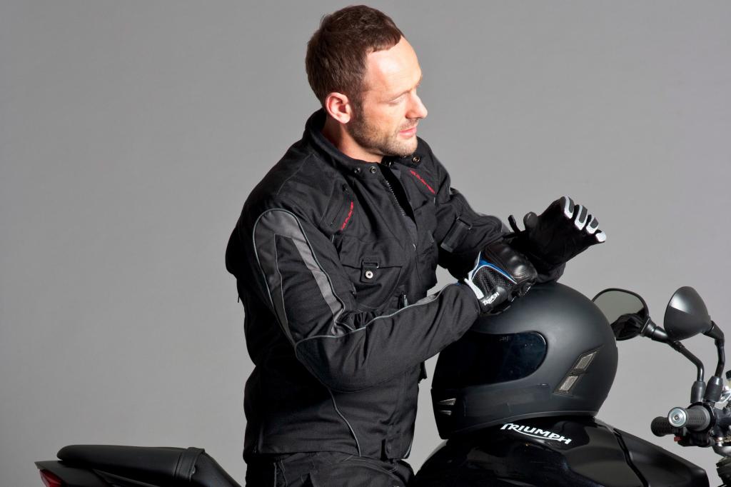 Triumph Motorradkleidung - Rockig und trocken