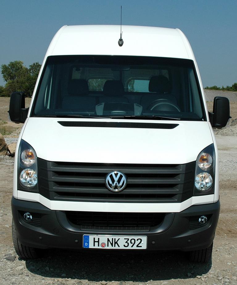 VW Crafter: Die Frontpartie greift nun Caddy-, Amarok- und T5-Elemente auf. 