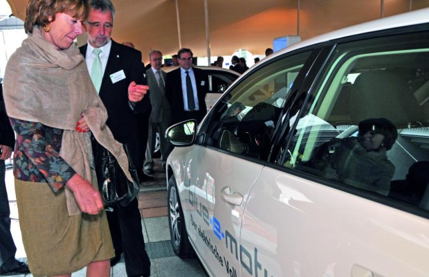 Volkswagen stellt EU-Kommission den Golf Blue-E-Motion vor