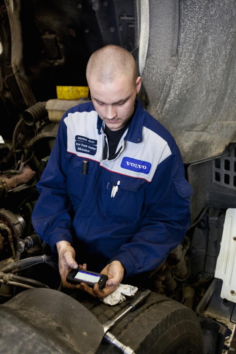 Volvo Trucks testet Smartphone-Technologie in den Werkstätten
