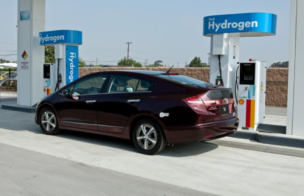 Wasserstofftankstelle mit Honda FCX Clarity eingeweiht