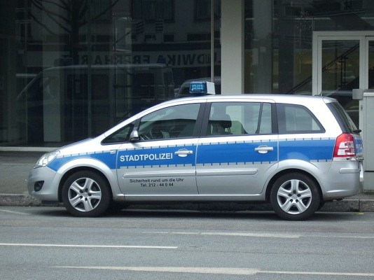 Wer die Gesetze der StVO missachtet, muss damit rechnen, von Beamten gestoppt zu werden, Foto: Tom Salzmann