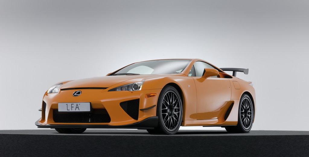 Zwei Lexus LFA in Goodwood