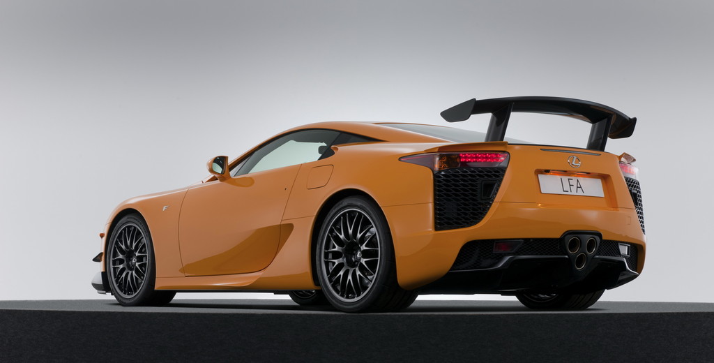 Zwei Lexus LFA in Goodwood